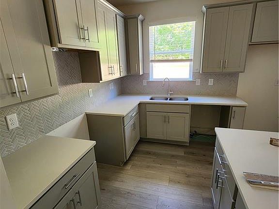 4th image of 4237 Spring Valley Cir