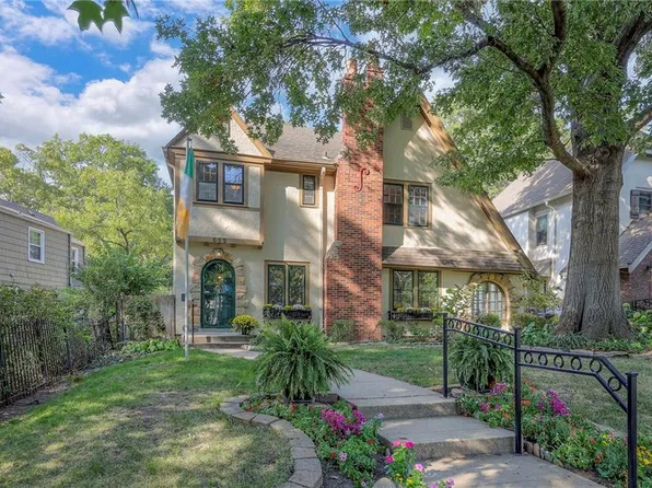 662 W 70th St, Kansas City, MO 64113