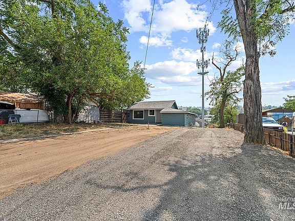 2nd image of 708 15th Ave