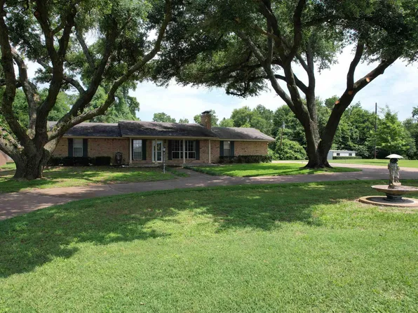 348 Horseshoe Dr, Crockett, TX 75835