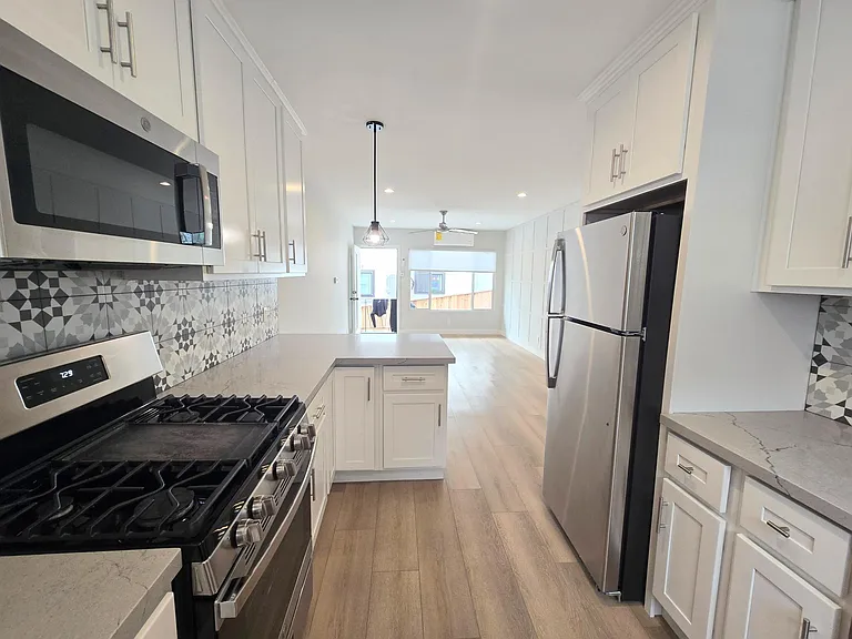 644 Pier Ave #1 — Photo 15