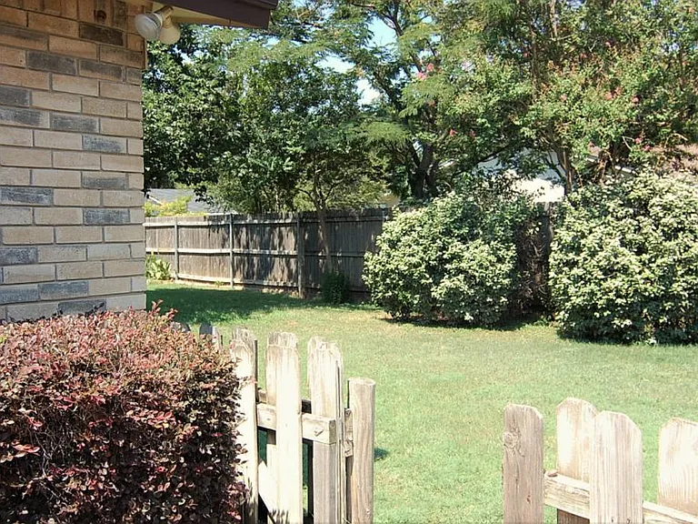 2619 Creekview Dr — Photo 24