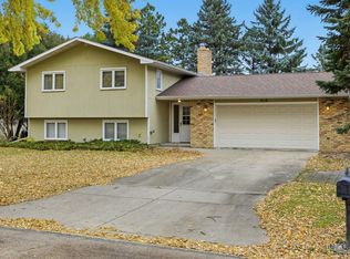 510 35th Ave S, Moorhead, MN 56560