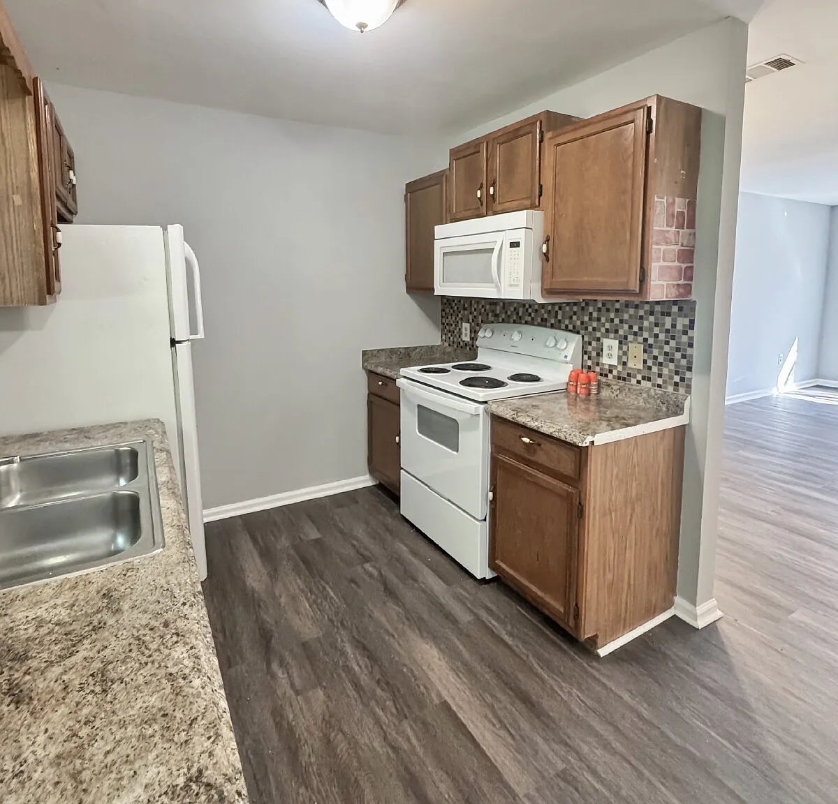 2 bed, 1.5 bath, 1030 sqft, $1,390 — Photo 4