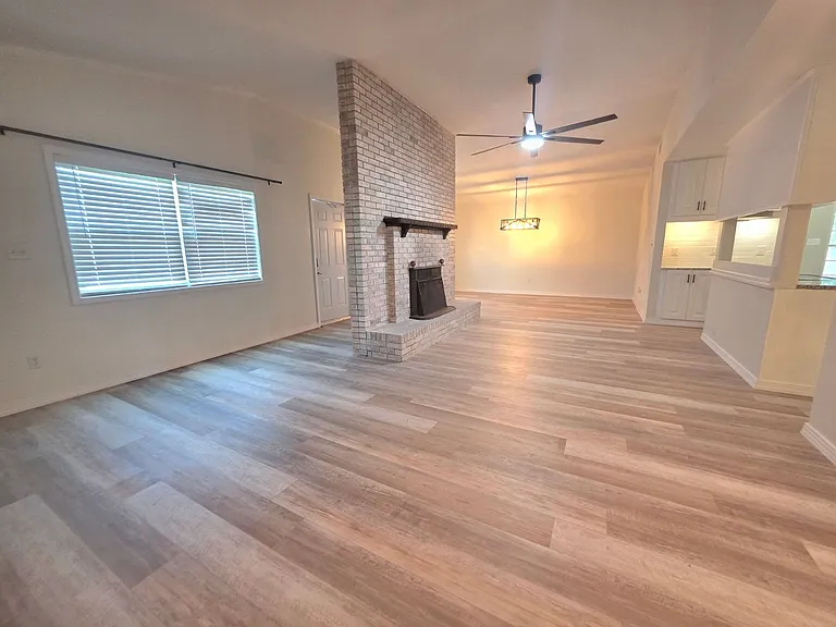 760 Briarwood Dr — Photo 6