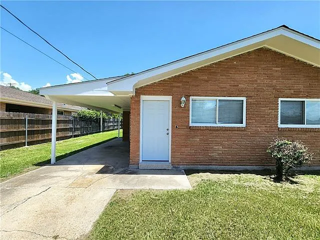 2 bed, 1.0 bath, 749 sqft, $1,400 — Photo 2