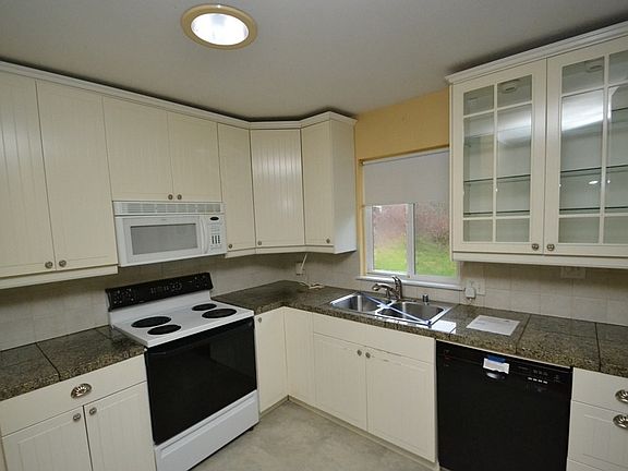 5th image of 1226 W 10th St