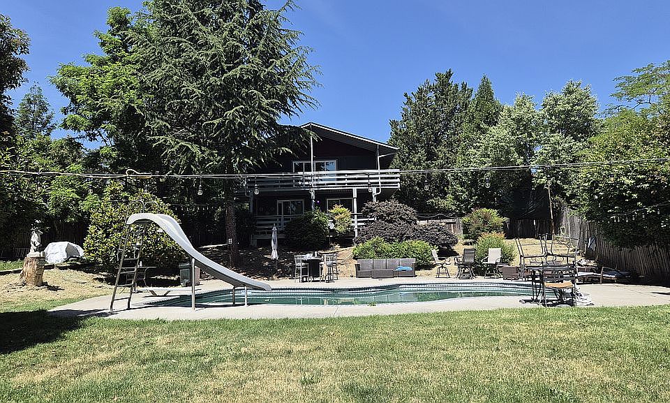 1st image of 1230 SW Viola Dr