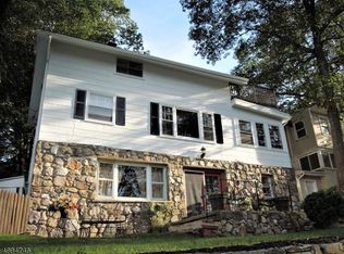 9 Ledge Rd, Lake Hopatcong, NJ 07849