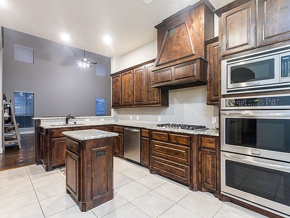 4th image of 12038 Big Springs Dr