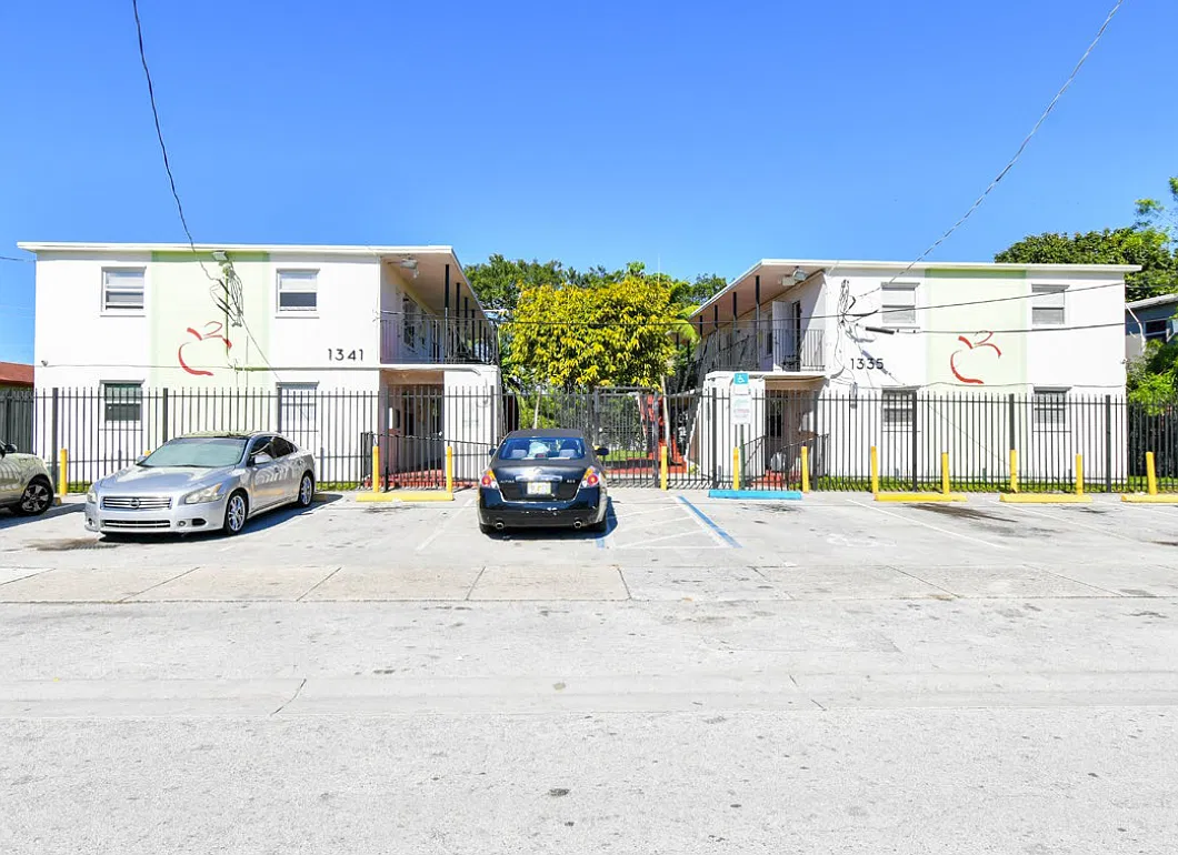 1335 NW 60th St — Photo 3