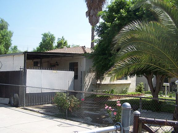 4th image of 709 E Deodar St