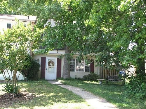3rd image of 525 Carnaby Ct