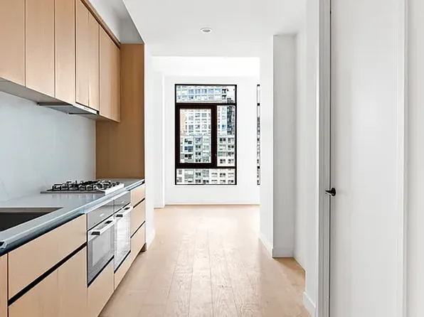 480 Kent Avenue image 3 of 17