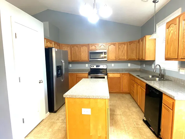125 Hardin Dr — Photo 4