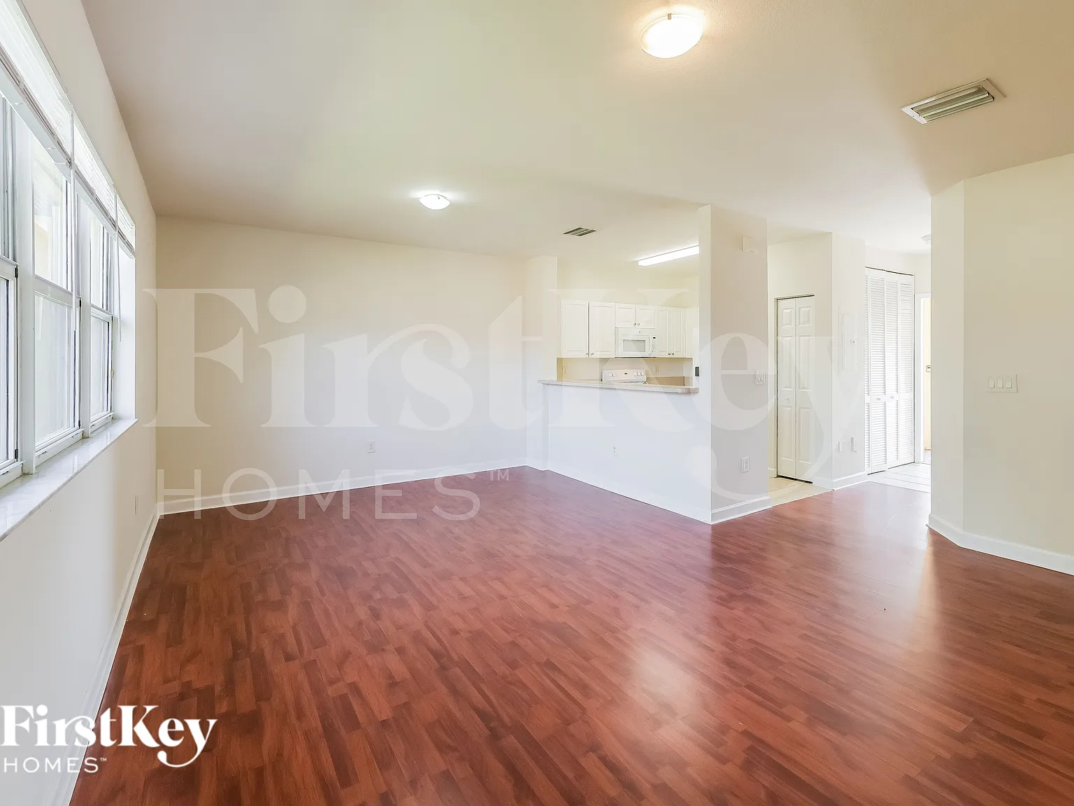 3 bed, 2.0 bath, 1062 sqft, $1,635 — Photo 2