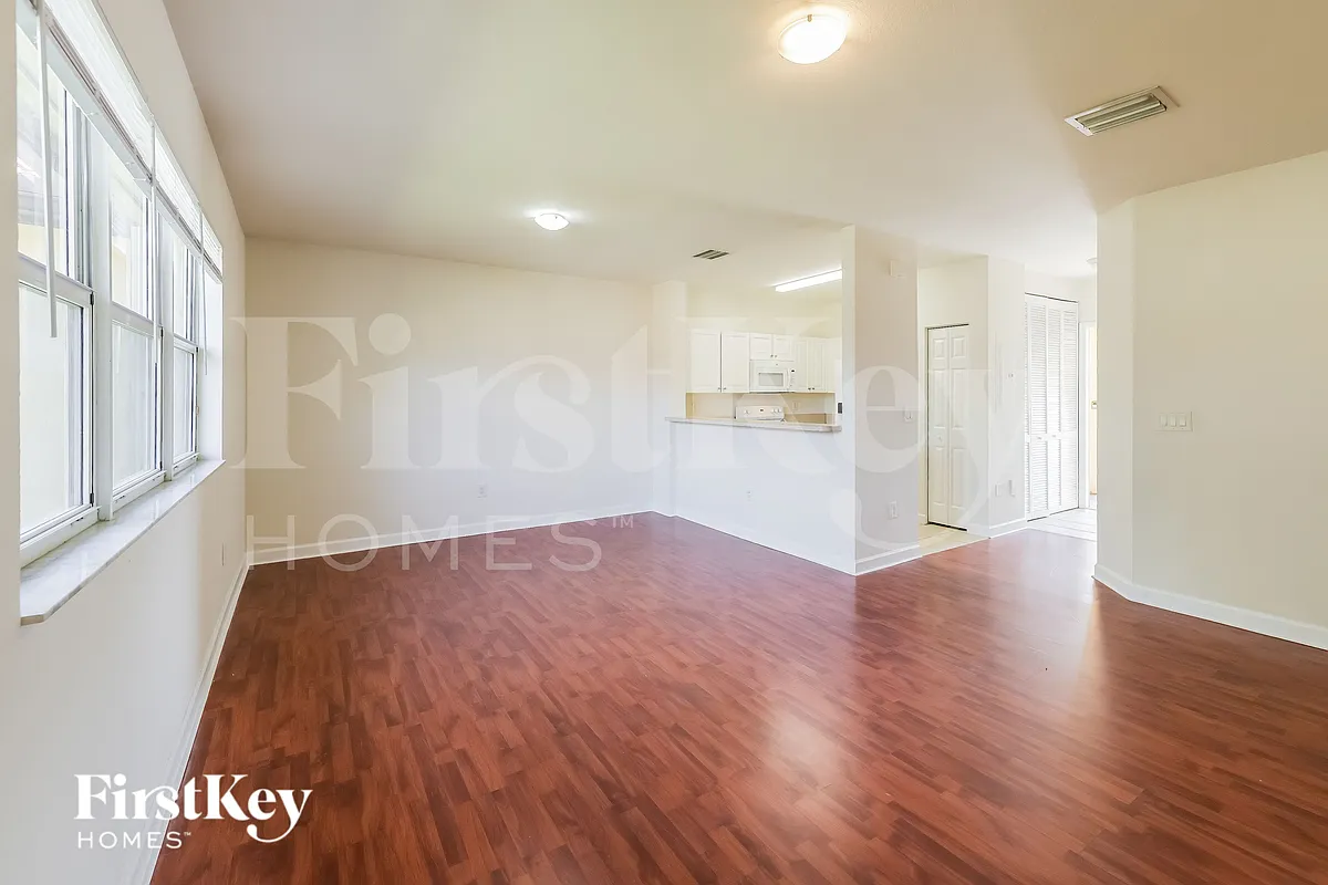 Building Photo - 1490 NE 33rd Rd #205