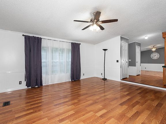 4th image of 296 River Terrace Dr