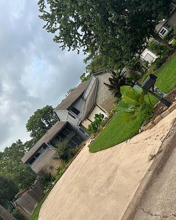 2nd image of 11826 Oakcroft Dr