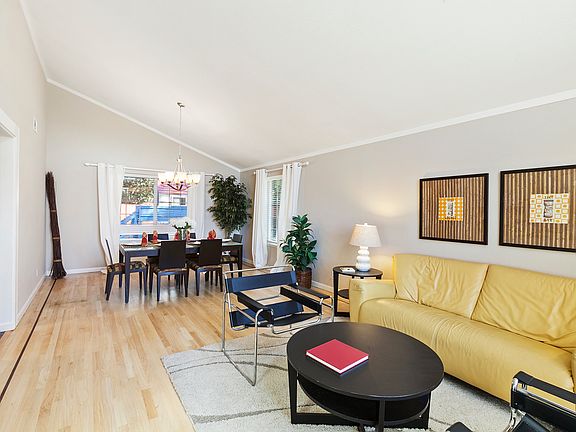 5th image of 121 Ironwood Ct
