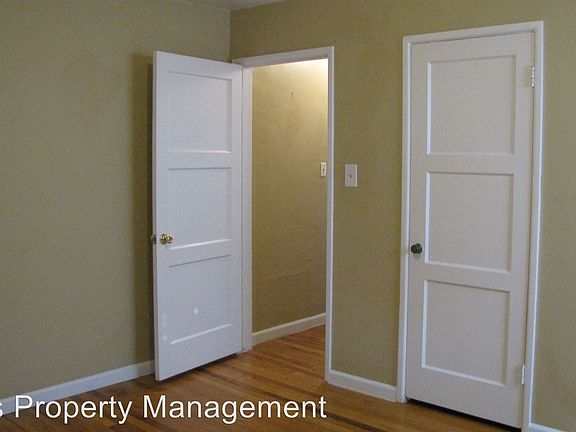 4th image of 2612 Pine St