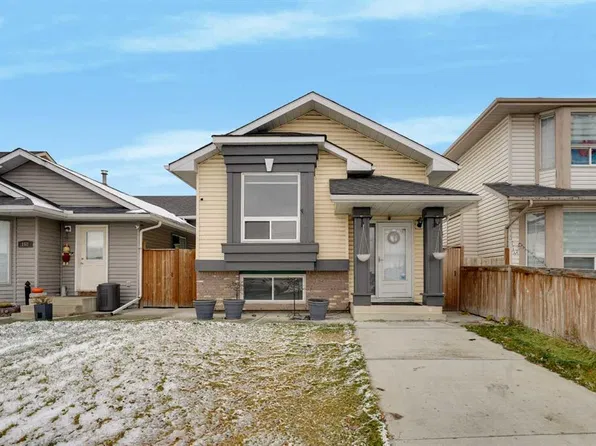 172 E Martinwood Way NE, Calgary, AB T3J 3H8