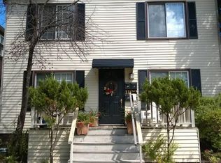 1100 Wayburn St, Grosse Pointe Park, MI 48230