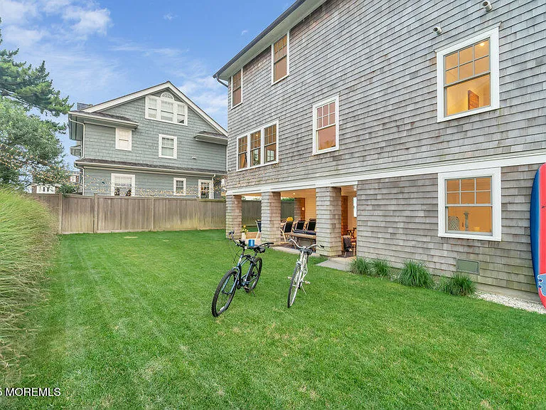 985 Ocean Ave — Photo 34