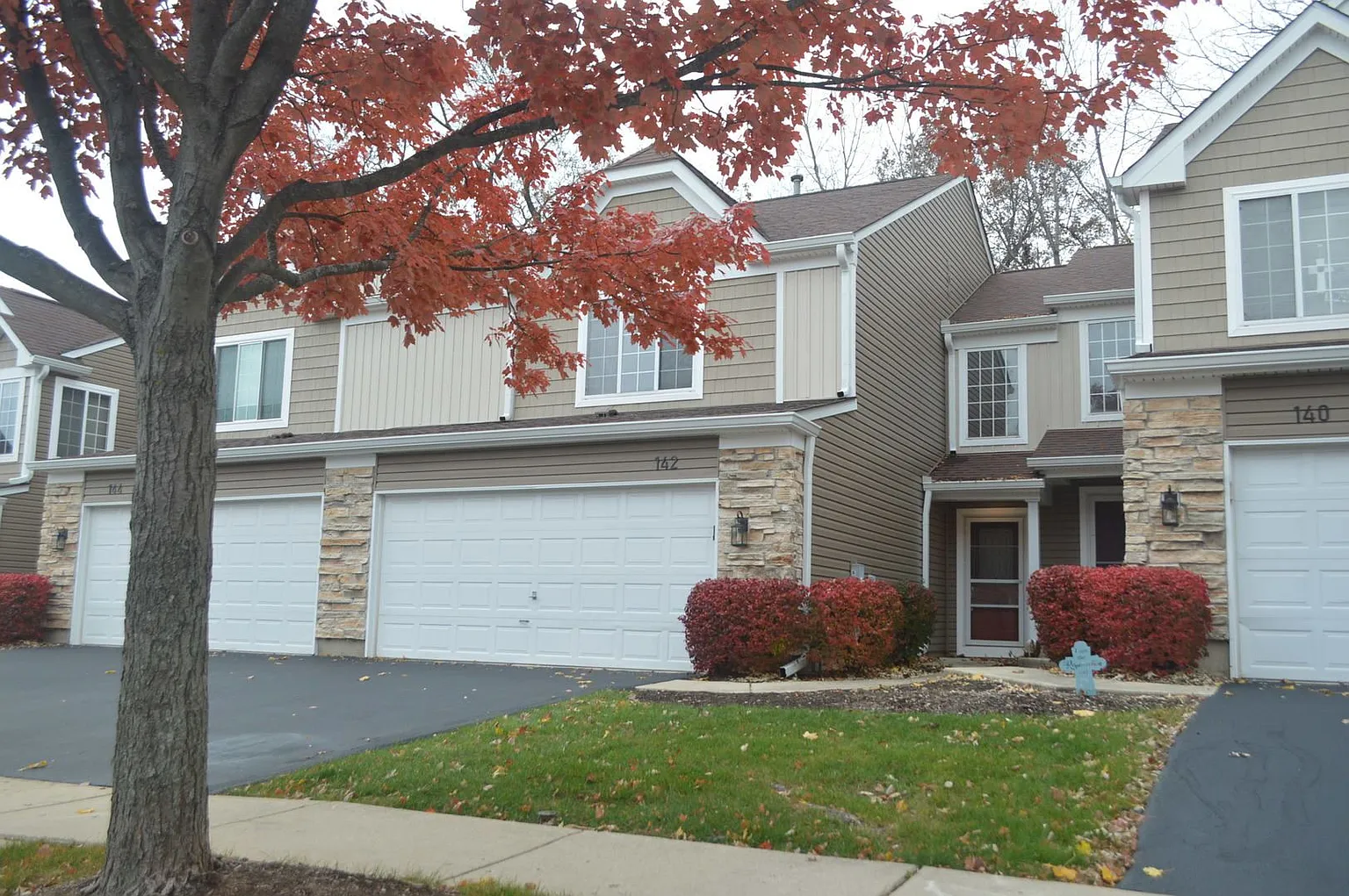142 Locksley Dr photo 1