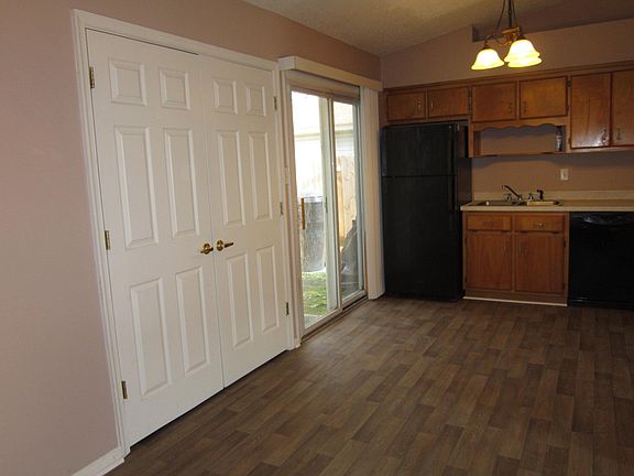 3rd image of 1117 Tall Oak Dr