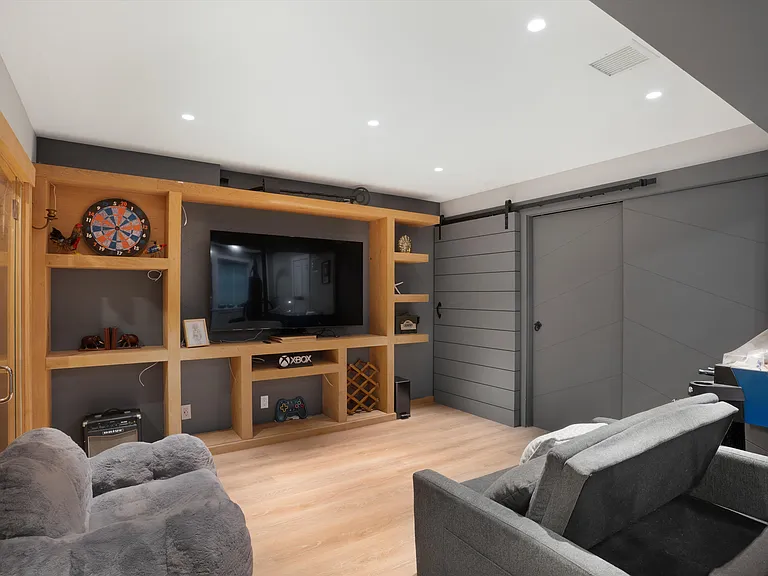 15 Hawthorne St — Photo 12