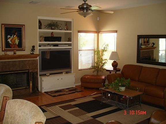 FAMILY ROOM W/ FIREPLACE