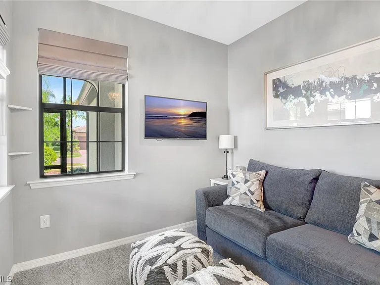 10908 Clarendon St — Photo 25