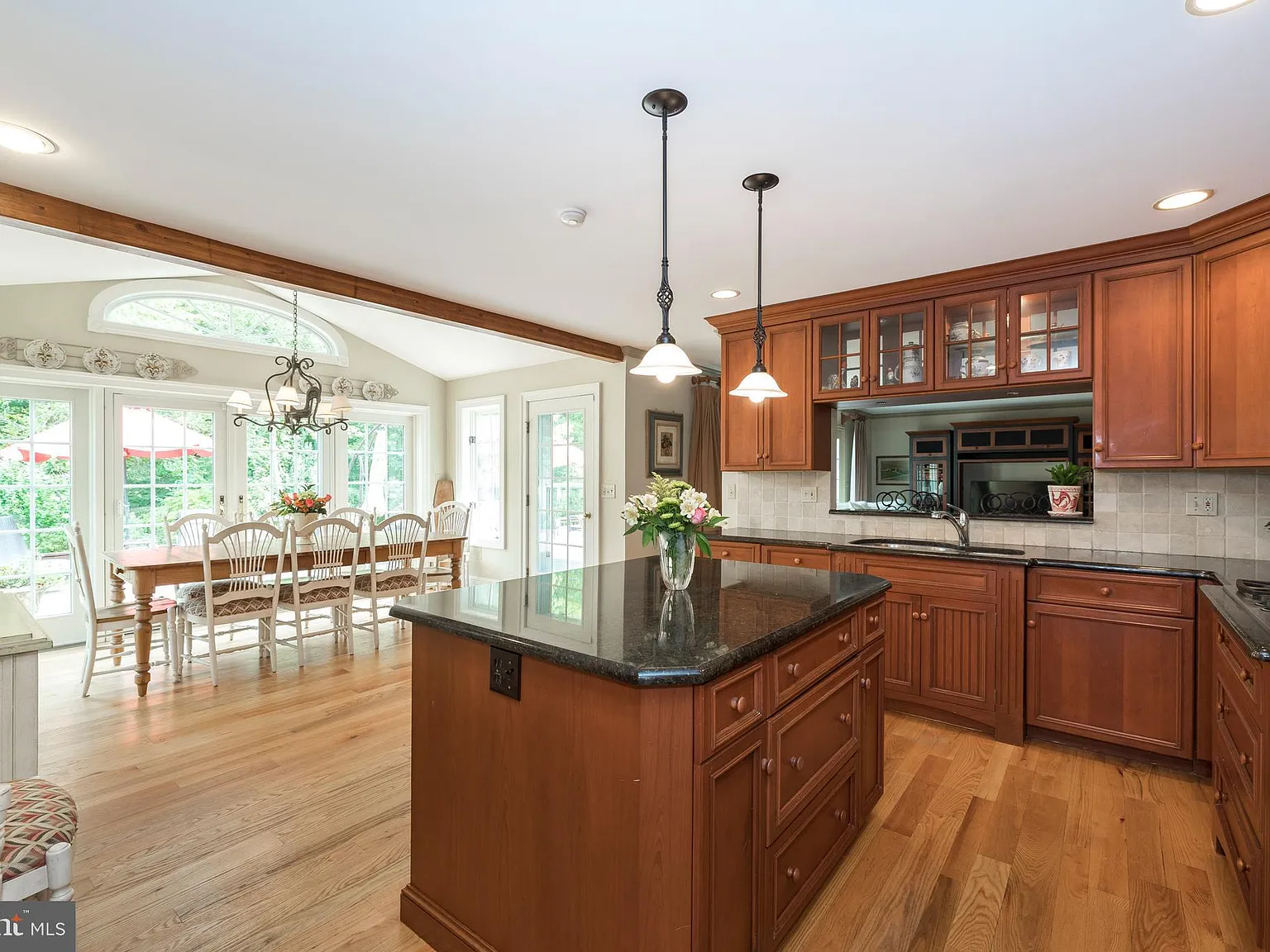 4 bed, 5.0 bath, 4351 sqft, $4,000 — Photo 4