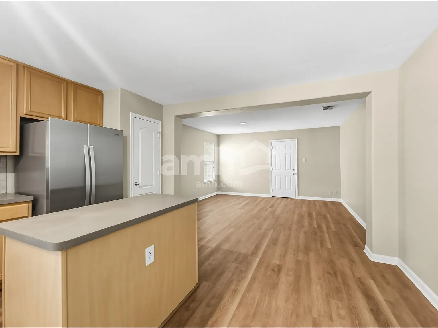 3 bed, 2.0 bath, 1800 sqft, $2,060 — Photo 3