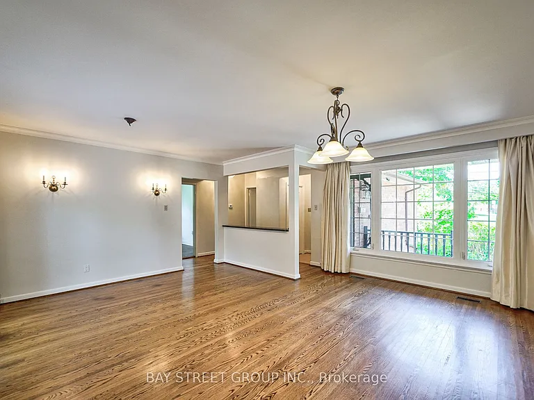 35 Camwood Cres — Photo 9
