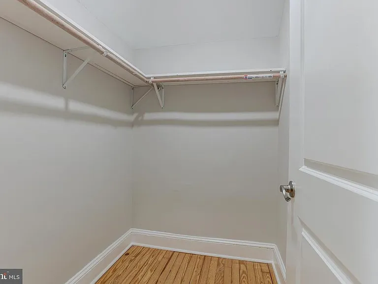 702 Kingston Rd — Photo 33