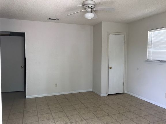 4th image of 1007 York Ave #B