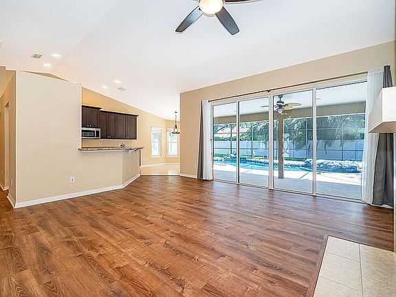 3rd image of 7709 Apple Tree Cir