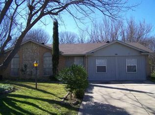 410 Live Oak Dr, Mansfield, TX 76063