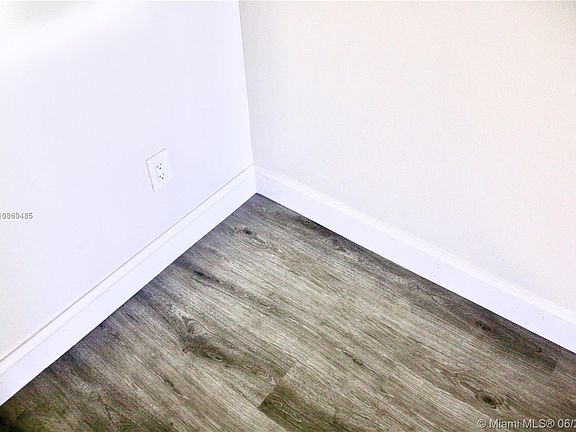 5th image of 20910 NE 8th Ct APT 206-22