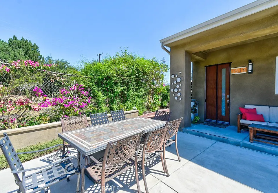 1018 La Presa Dr