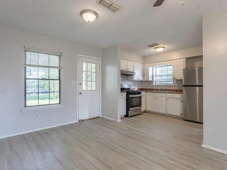 212 Bobbie Ct — Photo 9