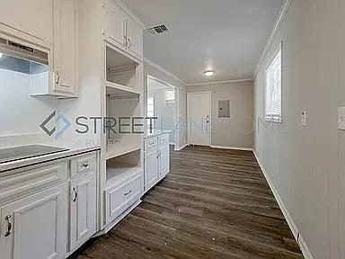 3 bed, 1.0 bath, 1000 sqft, $1,197 — Photo 3