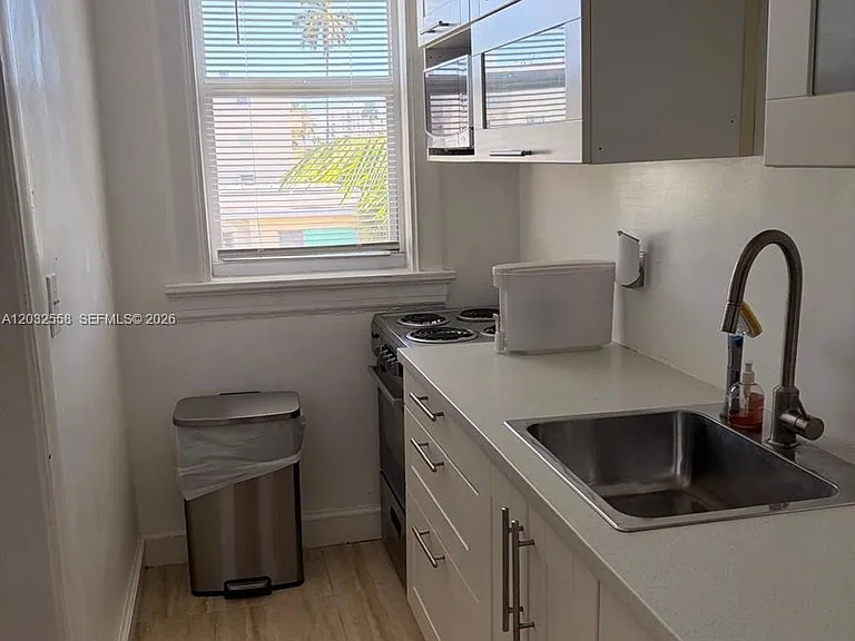 900 16th St #301 — Photo 3