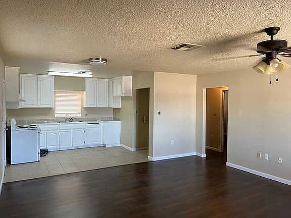 4th image of 1021 W Commercial Ave