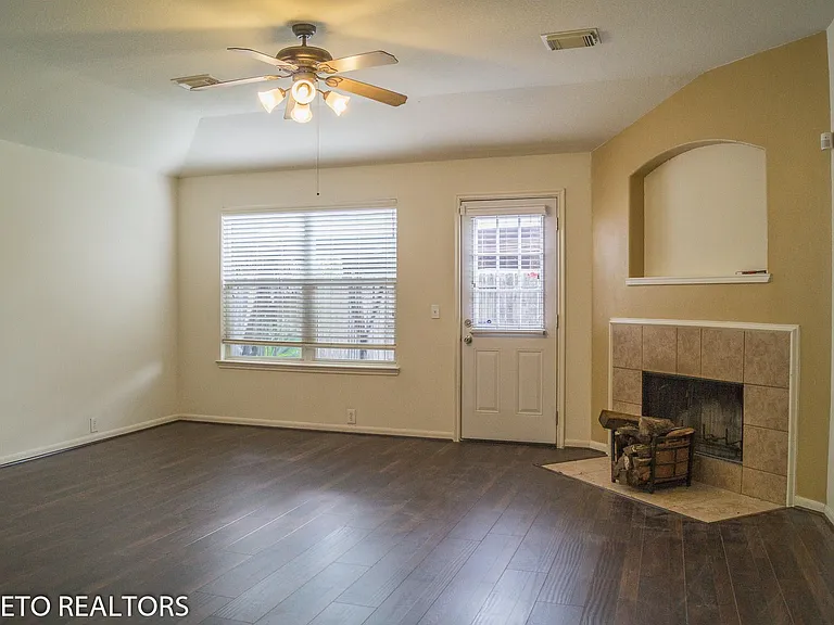 2819 Foster Hill Dr — Photo 12