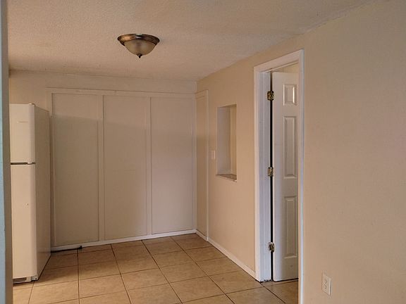 4th image of 7013 Green St