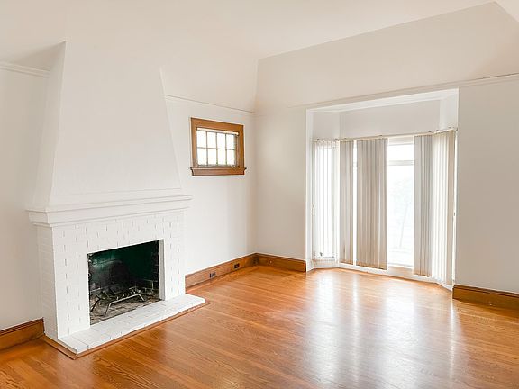 3rd image of 1011 Portola Dr