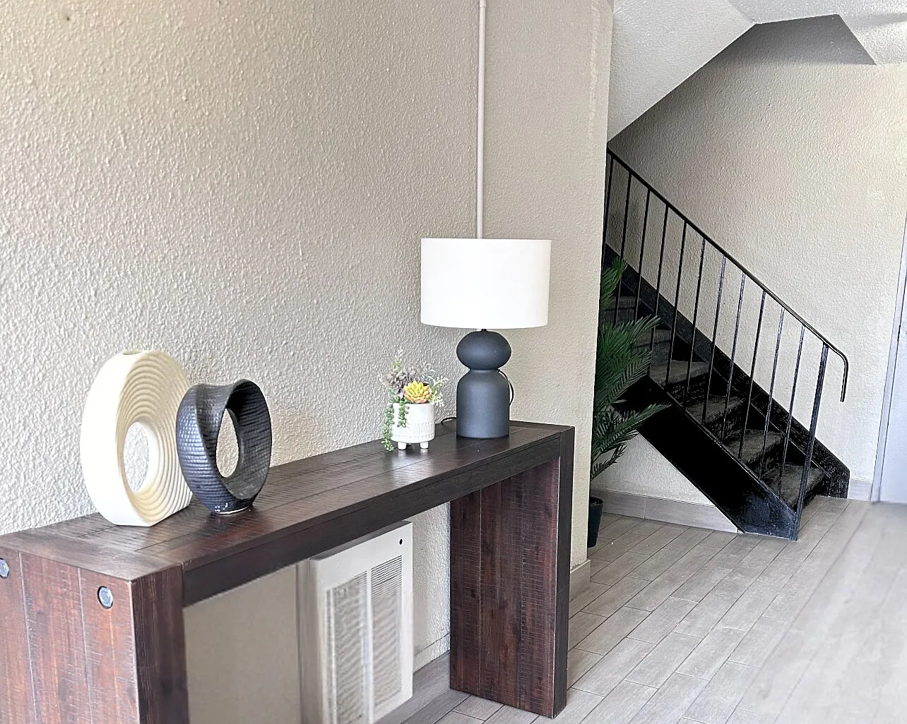 Tillson Apartments 3 - Choose your rent level - Call for Details - All utilities — Photo 2